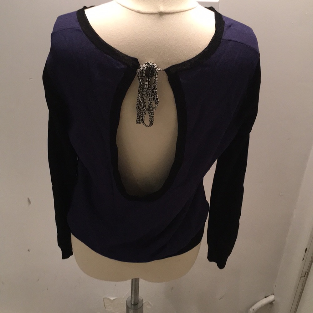 Si Iae Open Back Knit Top